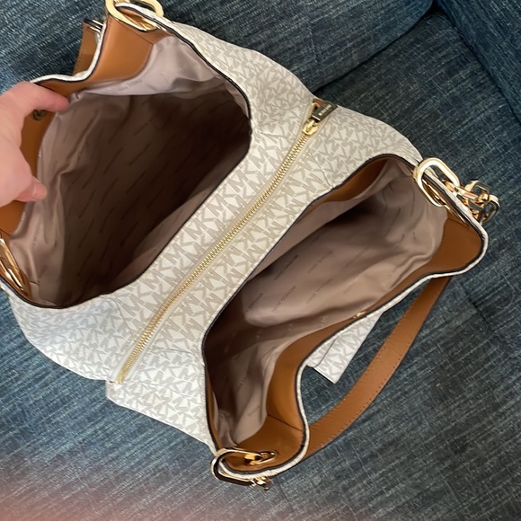 Michael Kors bag and wallet - Picture 6 of 9